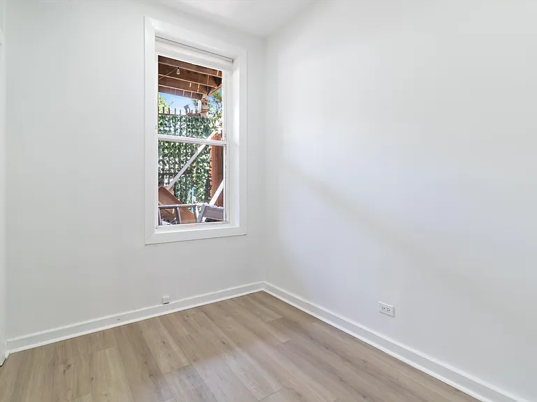 2140 W Crystal St #2R — Photo 7