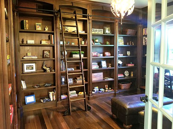 Elegant built-ins in den