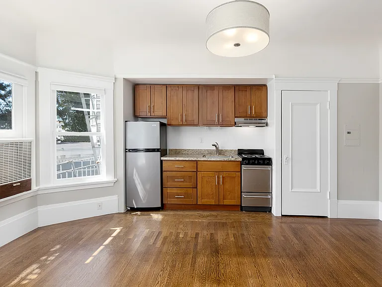 929 Pine Street — Photo 5