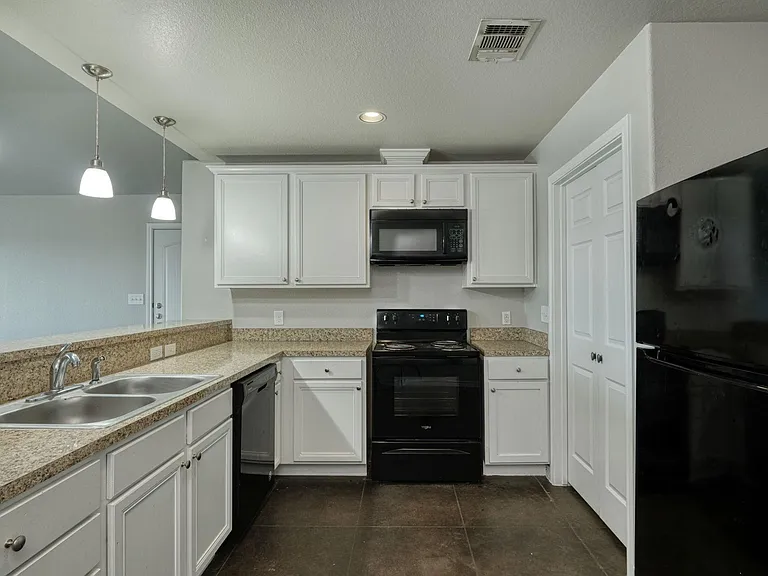 104 Castleberry Ct #A — Photo 4