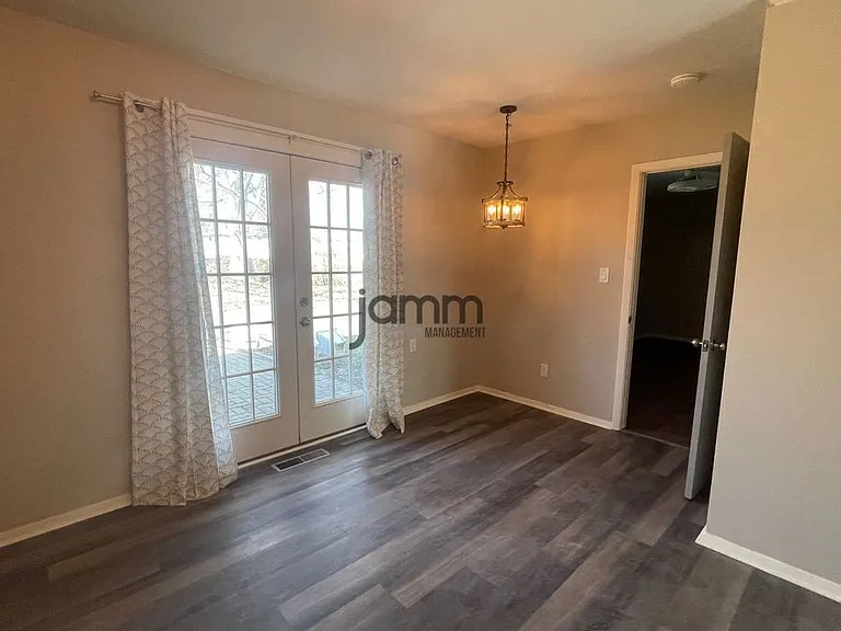 635 Yacavona St — Photo 8