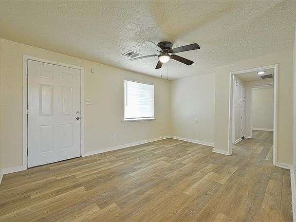 4th image of 1009 Bell Dr