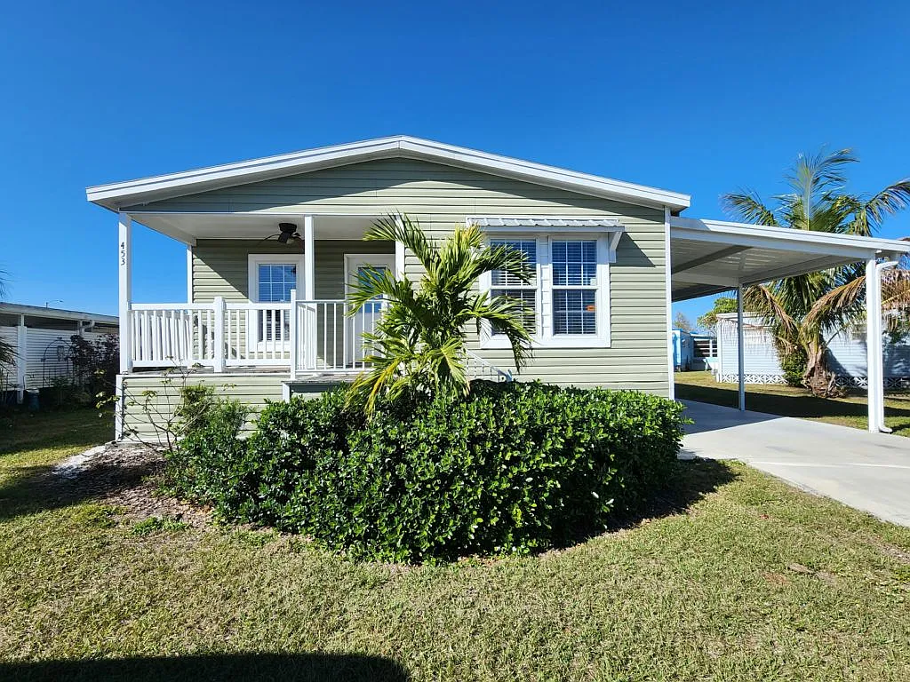 3 bed, 2.0 bath, 1372 sqft, $1,499 — Photo 2