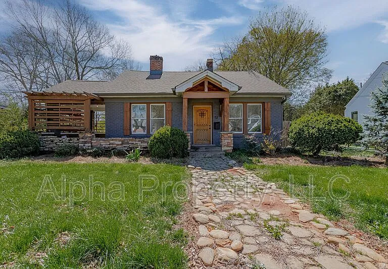12 E Blue Ridge Dr — Photo 1