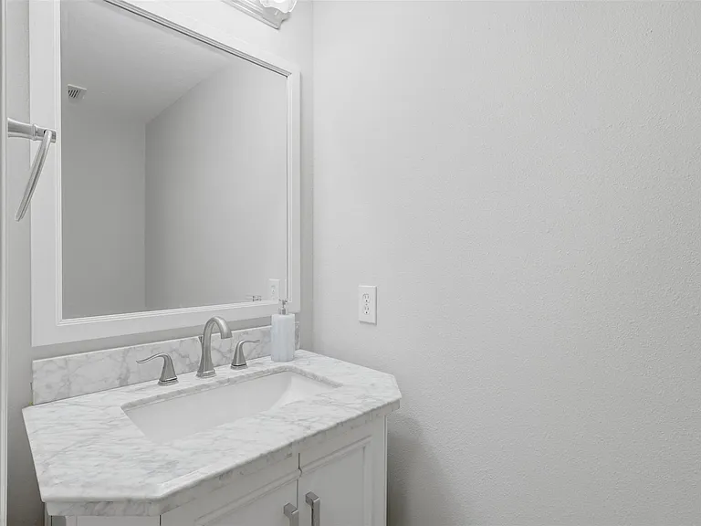 2538 Acadiana Ln — Photo 9