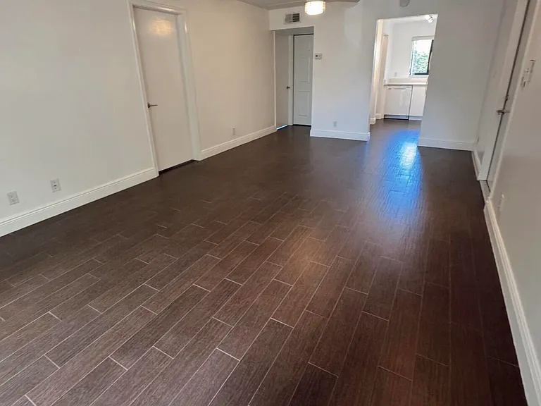 50 SE 12th St #1670 — Photo 14