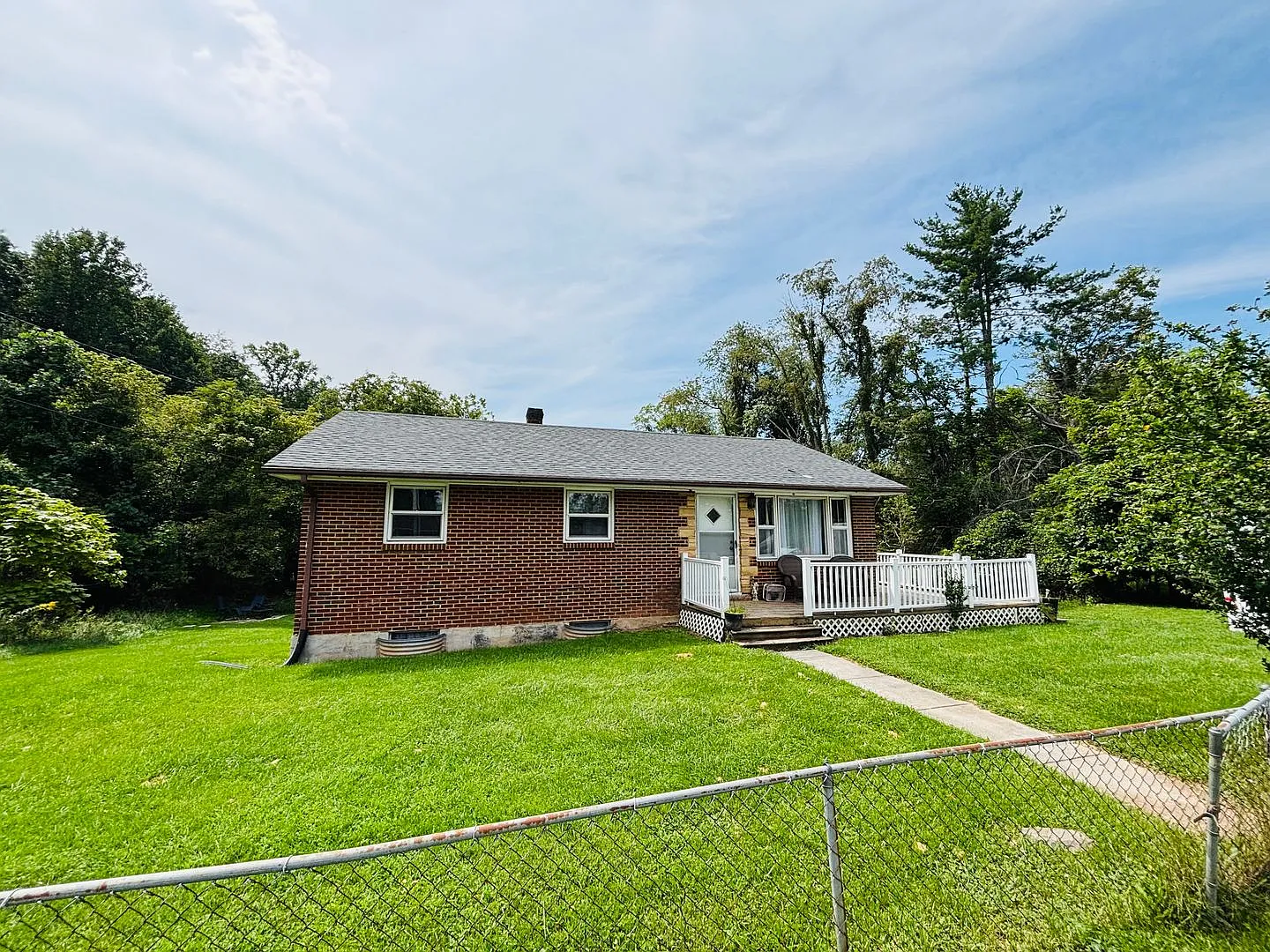 3 Bedroom, 1 Bath House — Photo 1