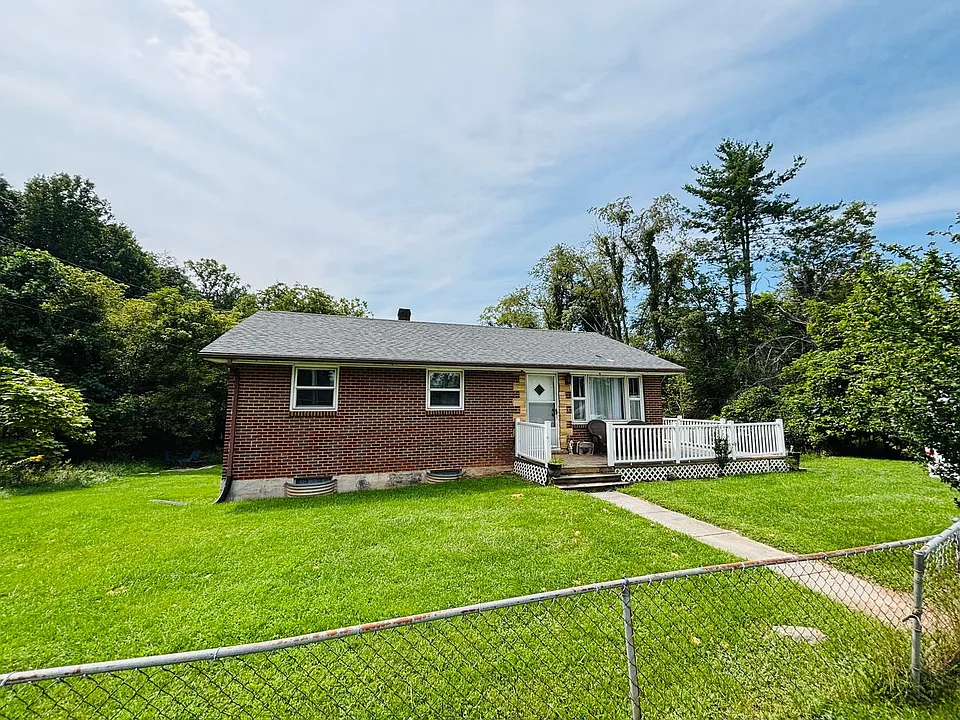 1151 Thomas Ln