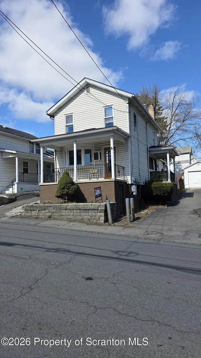 510 Oak St photo 1