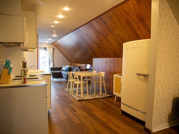 3rd image of 2712 W Saint Helen St