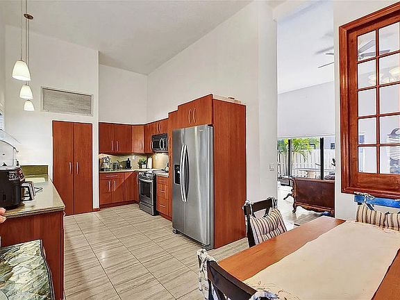 2nd image of 531 Leslie Dr