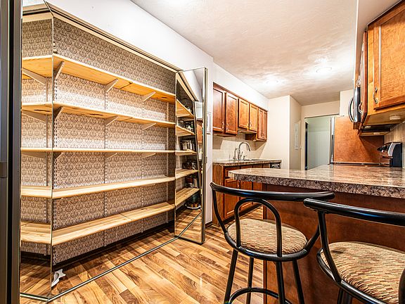 4th image of 601 W Huntington Commons Rd APT 201