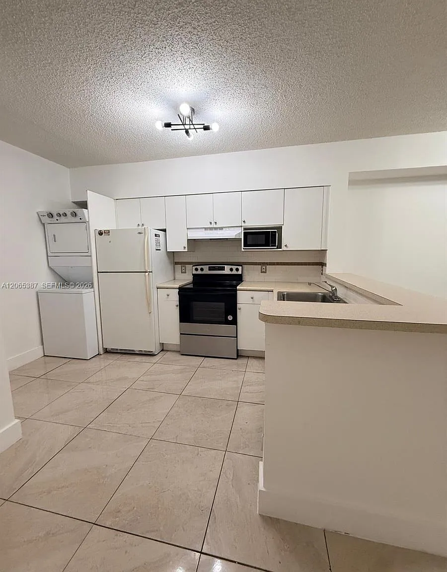 Blue Lagoon Condo — Photo 3