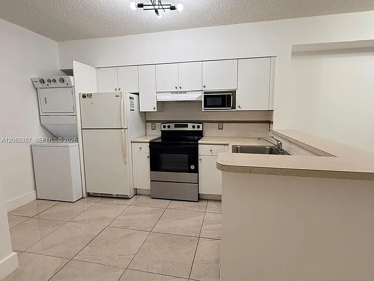 5091 NW 7th St #1009 — Photo 3