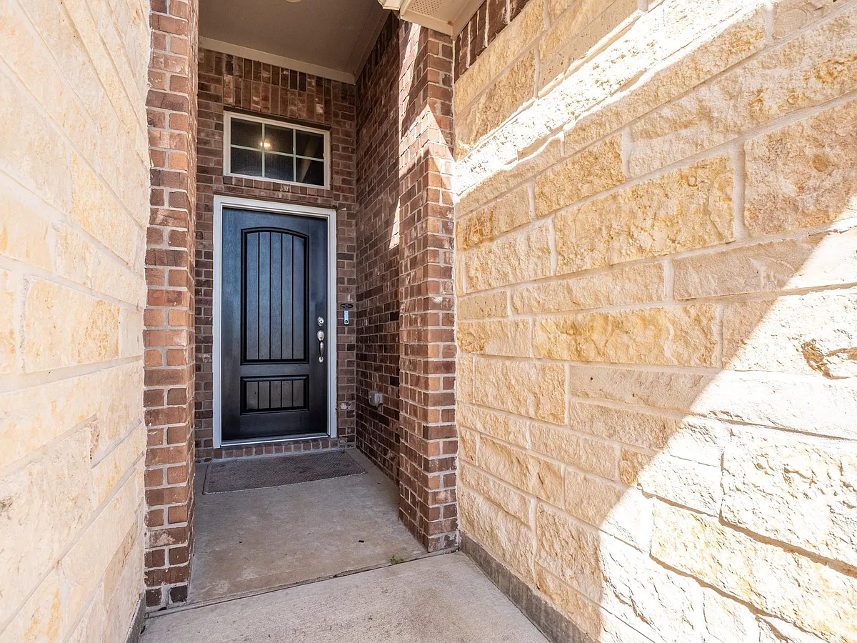 Building Photo - 16431 Elkcreek Dr