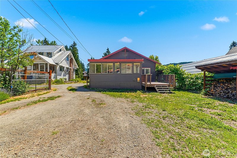 2nd image of 303 Cascade Street
