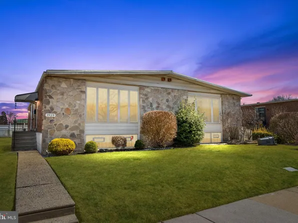 1929 Greymont St, Philadelphia, PA 19116