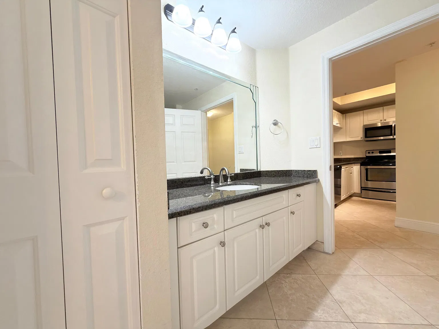 2 bed, 2.0 bath, 1057 sqft, $2,750 — Photo 3