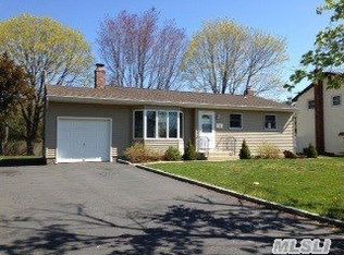94 Roxbury Dr, Commack, NY 11725