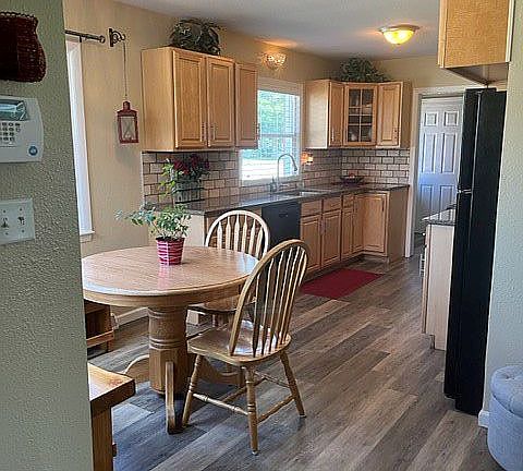 4th image of 1006 E Reynolds St