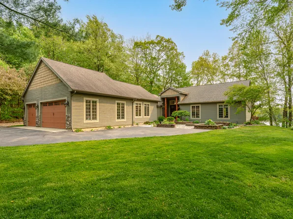 14770 Trillium Dr, Augusta, MI 49012