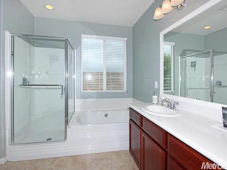 2264 Ellesmere Loop — Photo 18