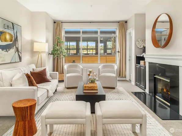 900 Aurora Avenue N #303, Seattle, WA 98109