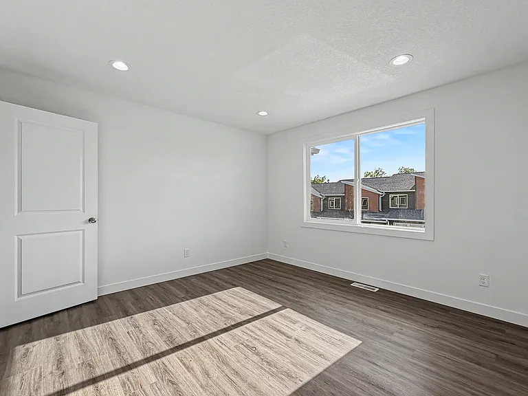 53 West — Photo 21