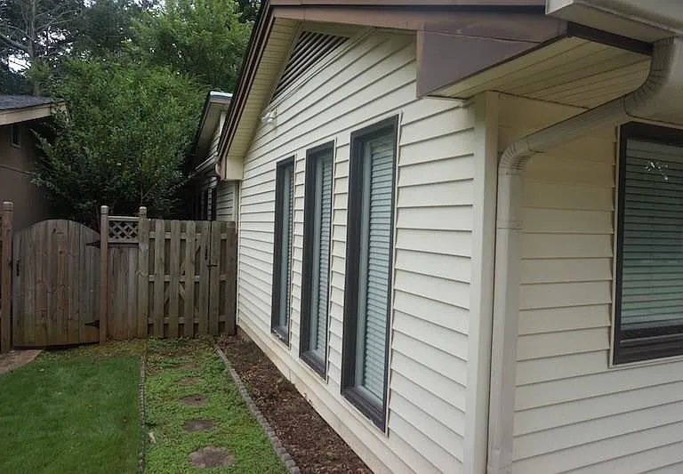 1403 Stephens Dr NE — Photo 19