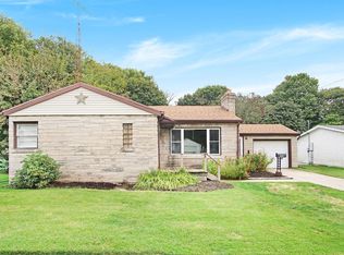 312 N Cayuga St, Buchanan, MI 49107