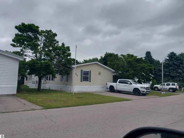 2454 Friendship Dr, Traverse City, MI 49686