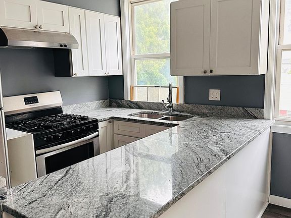 3rd image of 68 Abbott St Floor 2