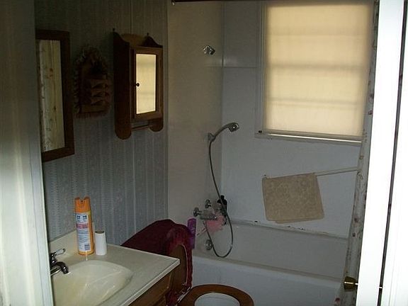 4th image of 3900 Hays Ave