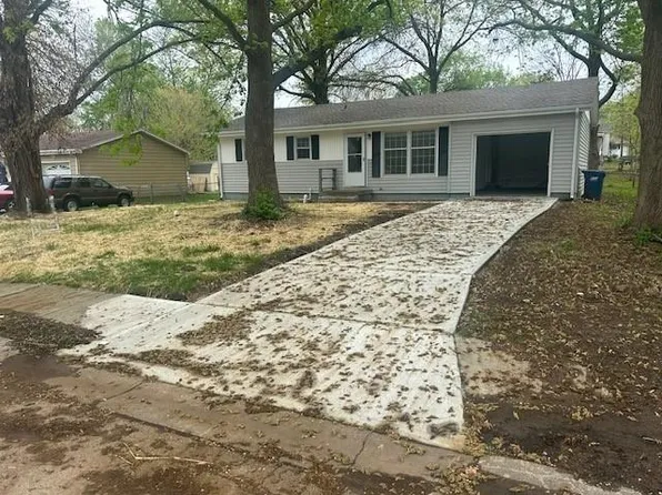 309 Manor Ln, Liberty, MO 64068