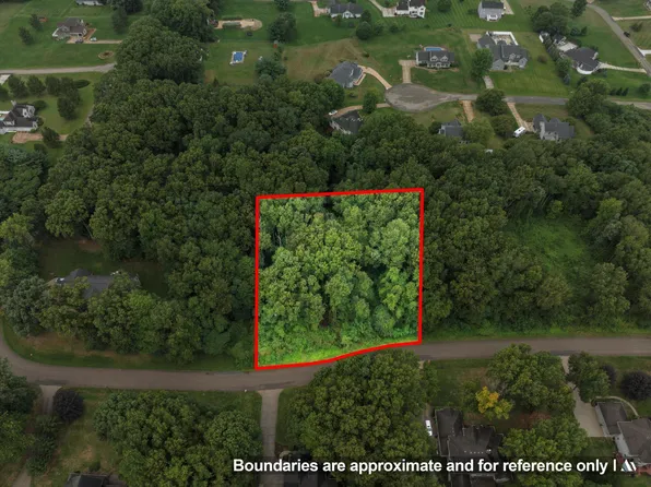 34 Maple Wood Dr, Edwardsburg, MI 49112