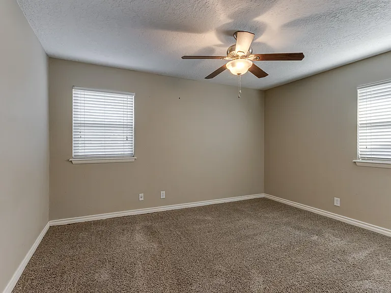 1515 Charles St — Photo 23