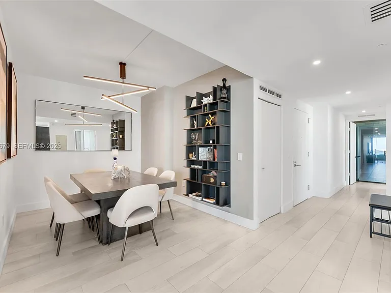 460 NE 28th St #1601 — Photo 5