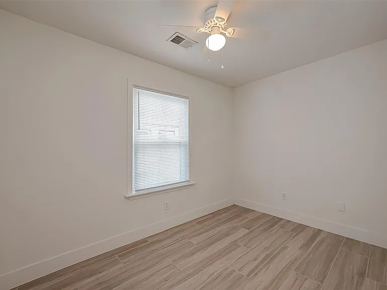 915 Adele St — Photo 16