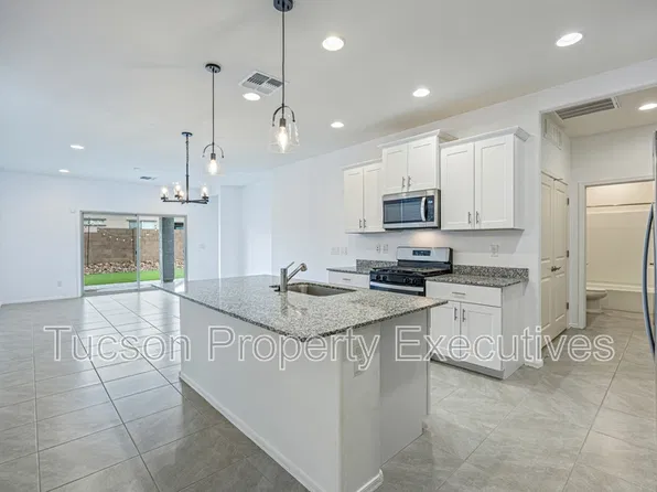 10333 W Granderson St, Marana, AZ 85653