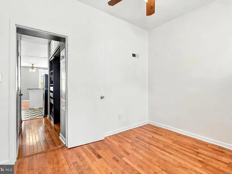 1818 Catharine St #1F — Photo 12