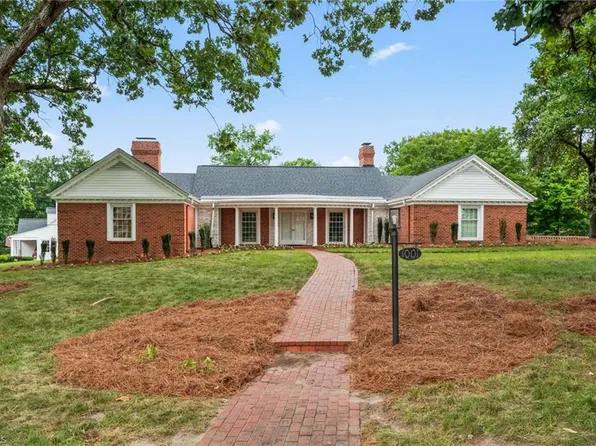 1001 Country Club Dr, High Point, NC 27262