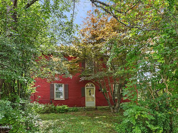 5th image of 445 Devon Rd
