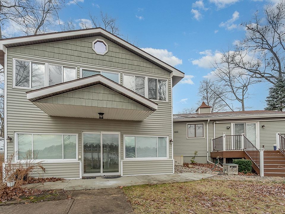 1st image of 2414 N Peterson Dr