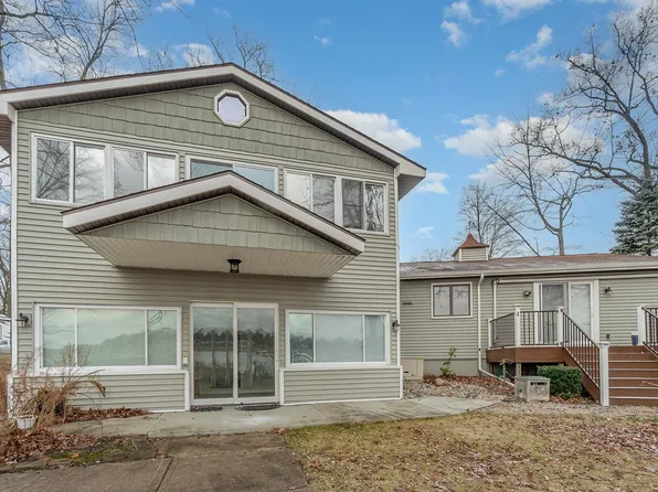 2414 N Peterson Dr, Sanford, MI 48657