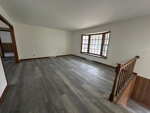 3rd image of 1406 Searle Dr
