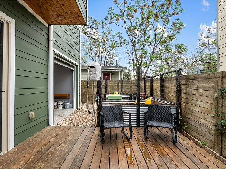 1310 Cedar Ave — Photo 32