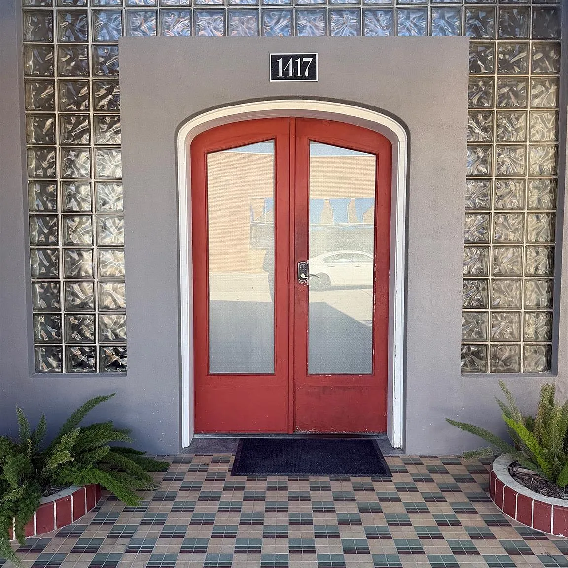 2 bed, 1.0 bath, 824 sqft, $1,550 — Photo 1