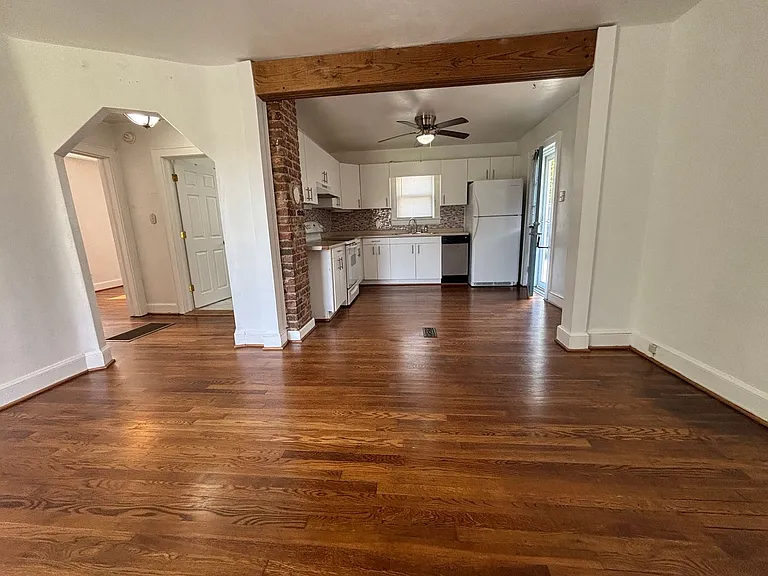 950 Morgan Ave SE — Photo 5