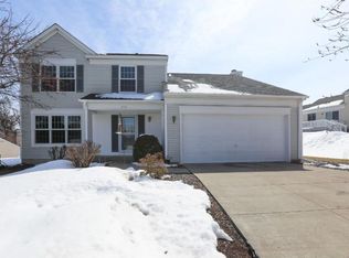 404 Crestview Dr S, Maplewood, MN 55119