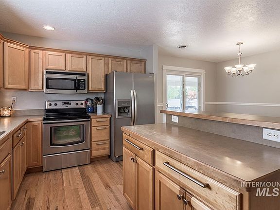 3rd image of 10589 Gossamer St